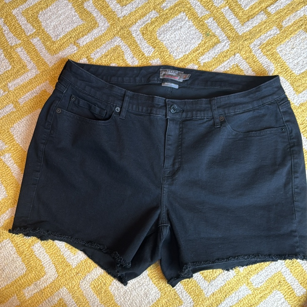 Torrid bundle 2) shorts Black and Blue Jean Shorts black raw hemline size 18 - Picture 6 of 10